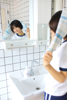 女生被下药后打扑克视频